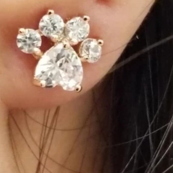 NEW 18K Rose Gold Diamond Paw Heart Stud Earrings - Picture 2 of 2